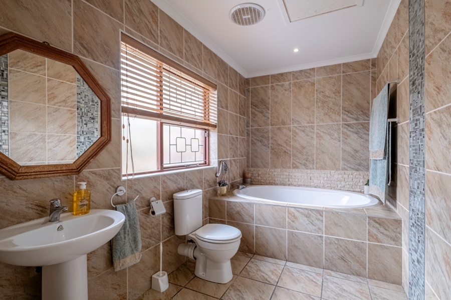 3 Bedroom Property for Sale in Summerstrand Eastern Cape